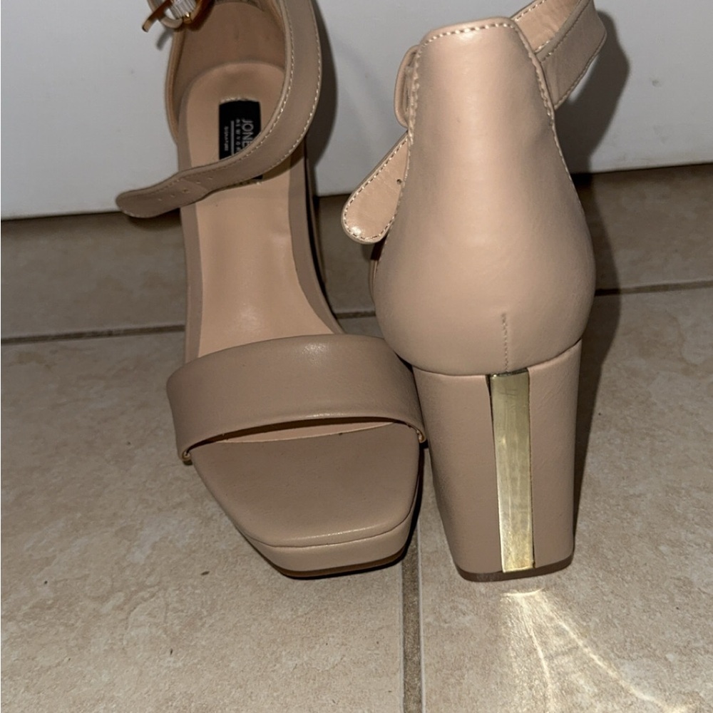 Jones New York Tan Block Heels - Picture 3 of 4